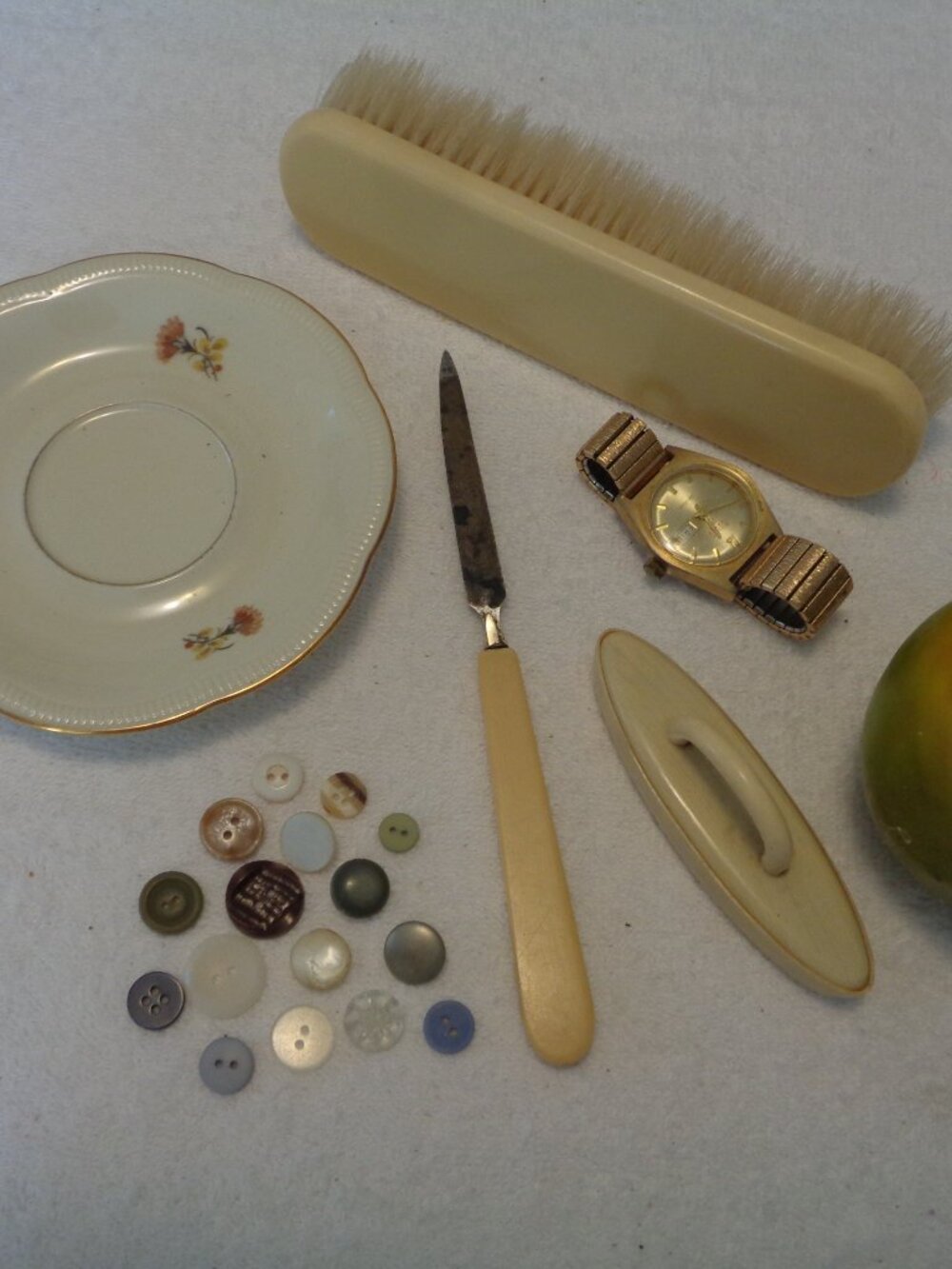 OLD & EARLY LONG BRUSH NAIL FILE NAIL BUFFER VINT WATCH BUTTONS PL APPLE LOT